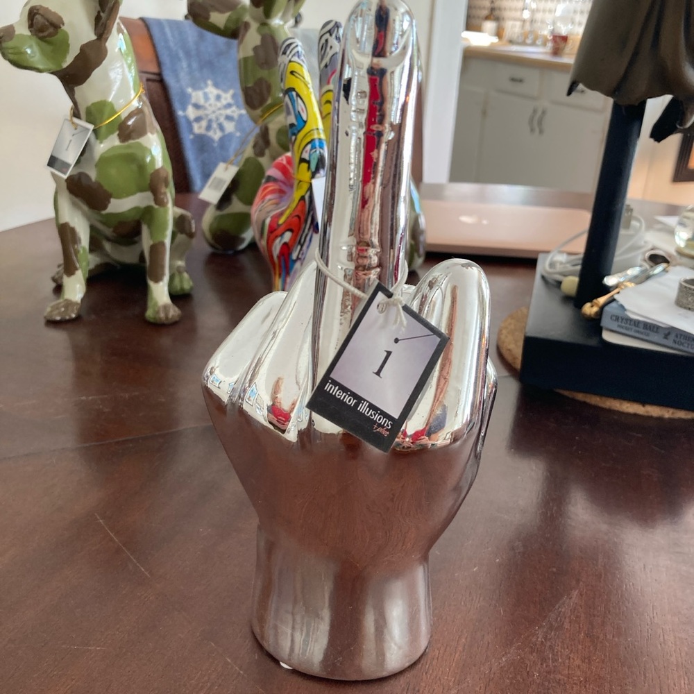middle finger silver ceramic 9 inch
Interior Illusions Plus hand Tabletop